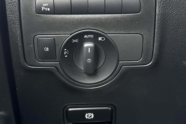 Hvid Mercedes Vito 114 fra 2021