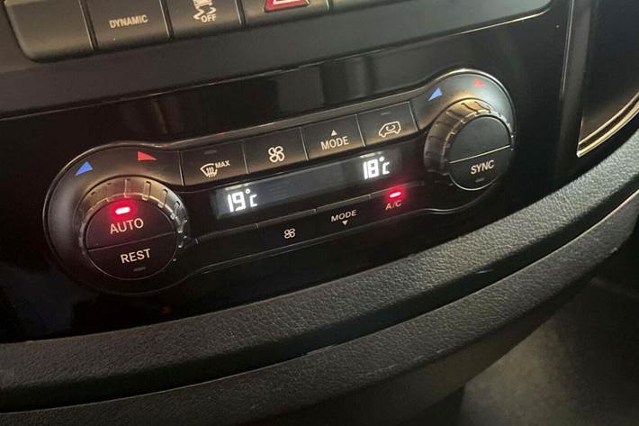 Hvid Mercedes Vito 114 fra 2021