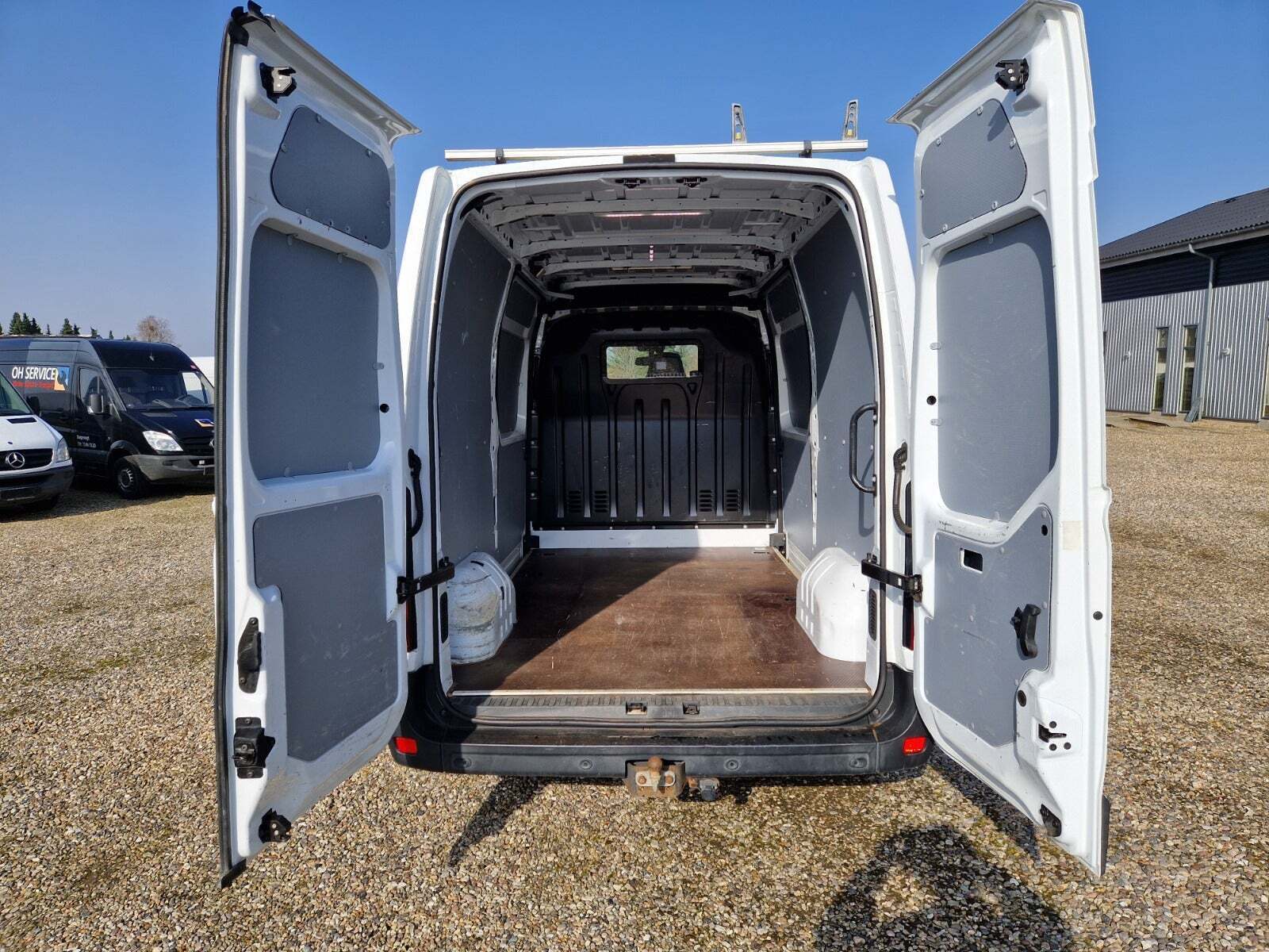 Nissan NV400 2,3 dCi 150 L2H2 Kassevogn