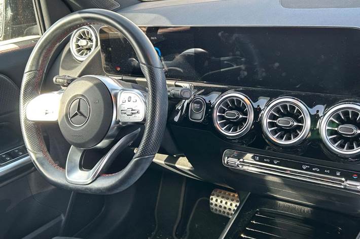 Sort Mercedes EQA250 fra 2022