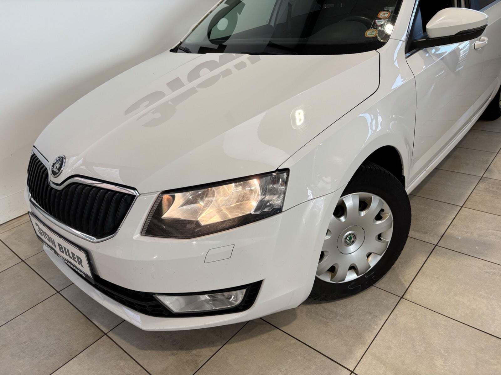 Hvid Skoda Octavia fra 2014