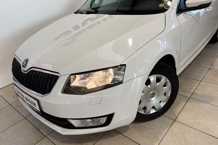 Hvid Skoda Octavia fra 2014