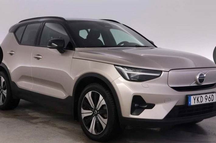 Orange Volvo XC40 fra 2023