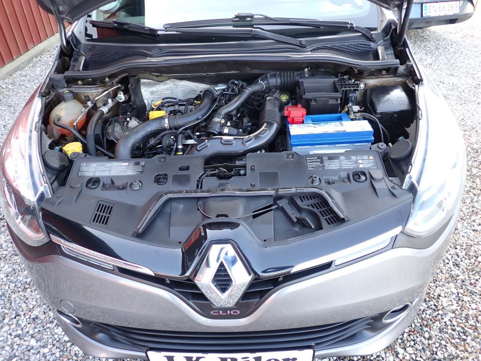 Grå Renault Clio IV fra 2014