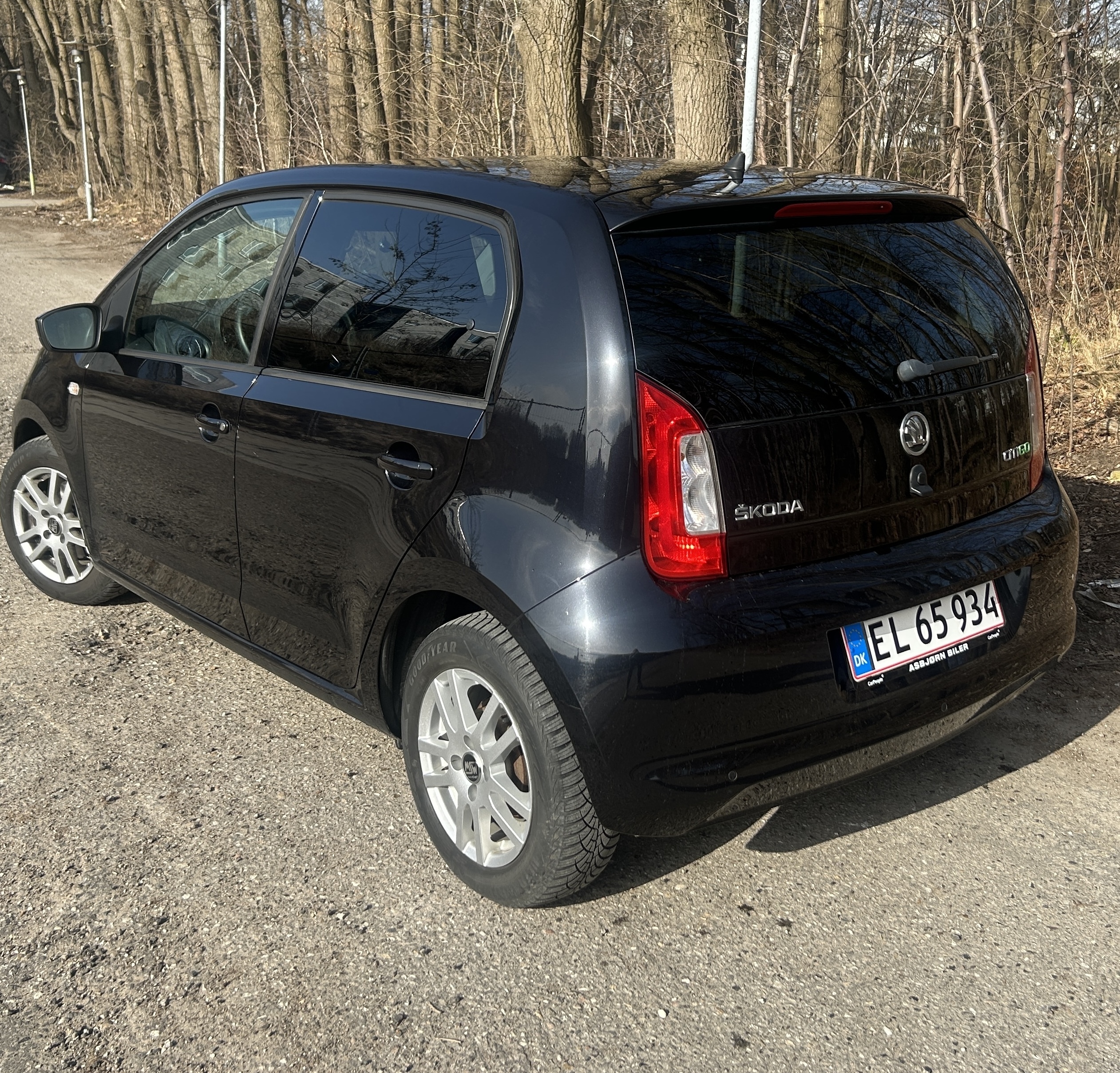 Sort Skoda Citigo fra 2013