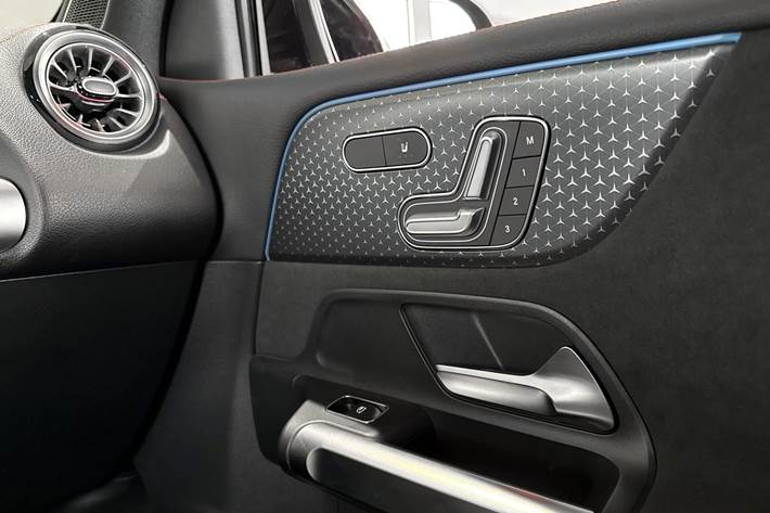 Sort Mercedes EQB 250+ fra 2025