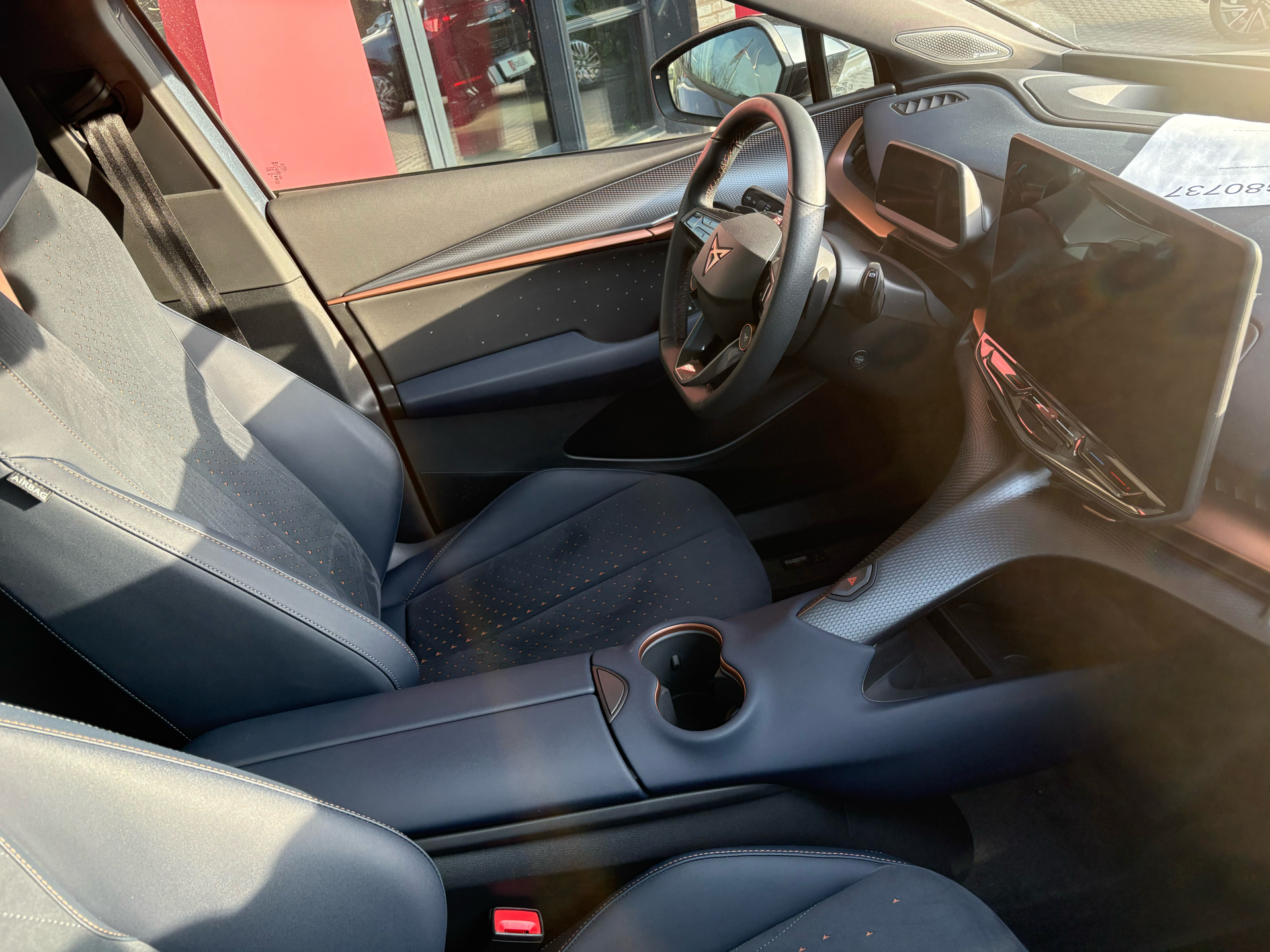 Blå Cupra Tavascan fra 2025