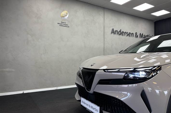 Hvid Alfa Romeo Junior fra 2025