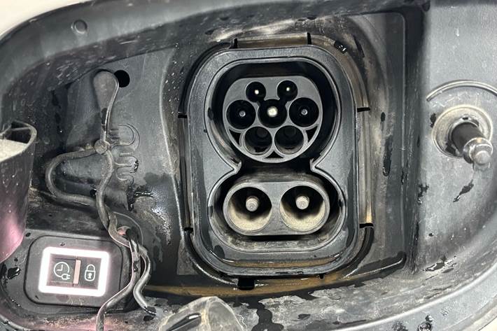 Hvid Alfa Romeo Junior fra 2025