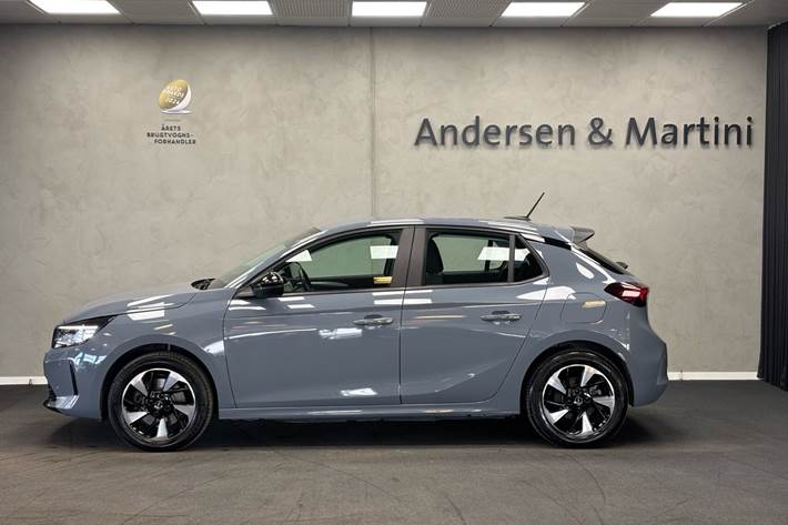 Grå Opel Corsa-e fra 2024