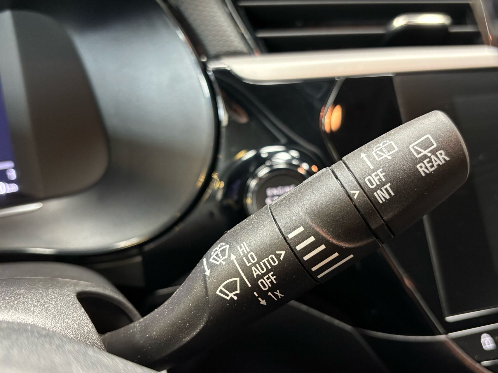 Grå Opel Corsa-e fra 2024