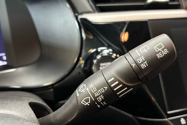 Grå Opel Corsa-e fra 2024