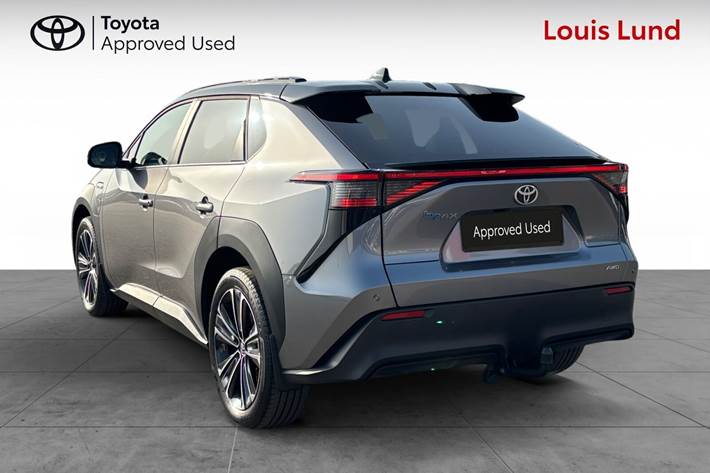 Grå Toyota BZ4X fra 2024