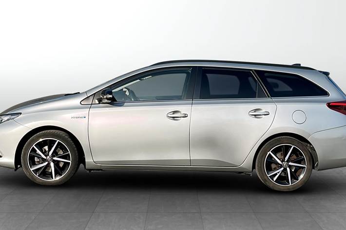 Grå Toyota Auris fra 2018