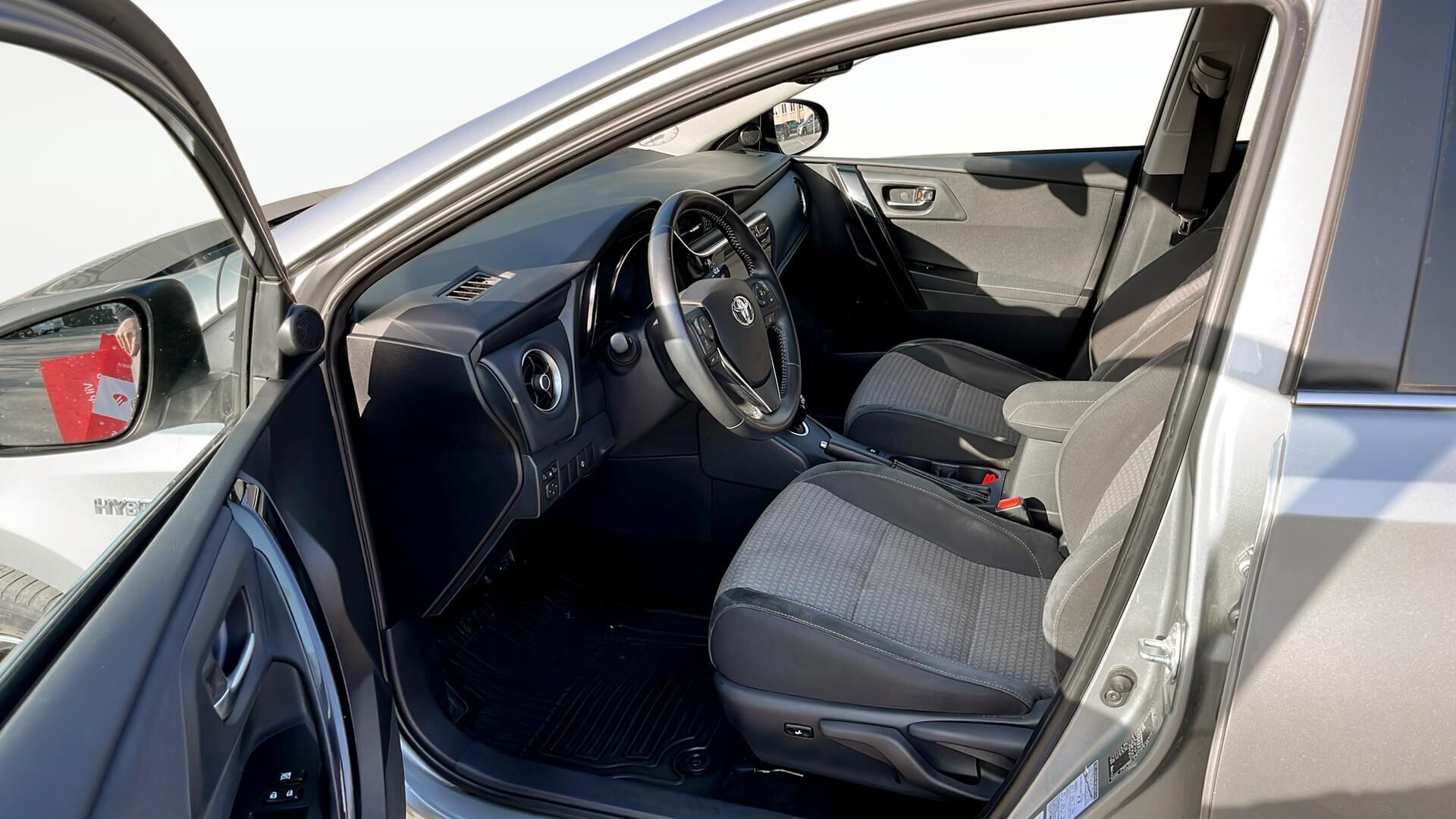 Toyota Auris 1,8 Touring Sports Hybrid H2 Selected Bi-tone 136HK Stc Aut.