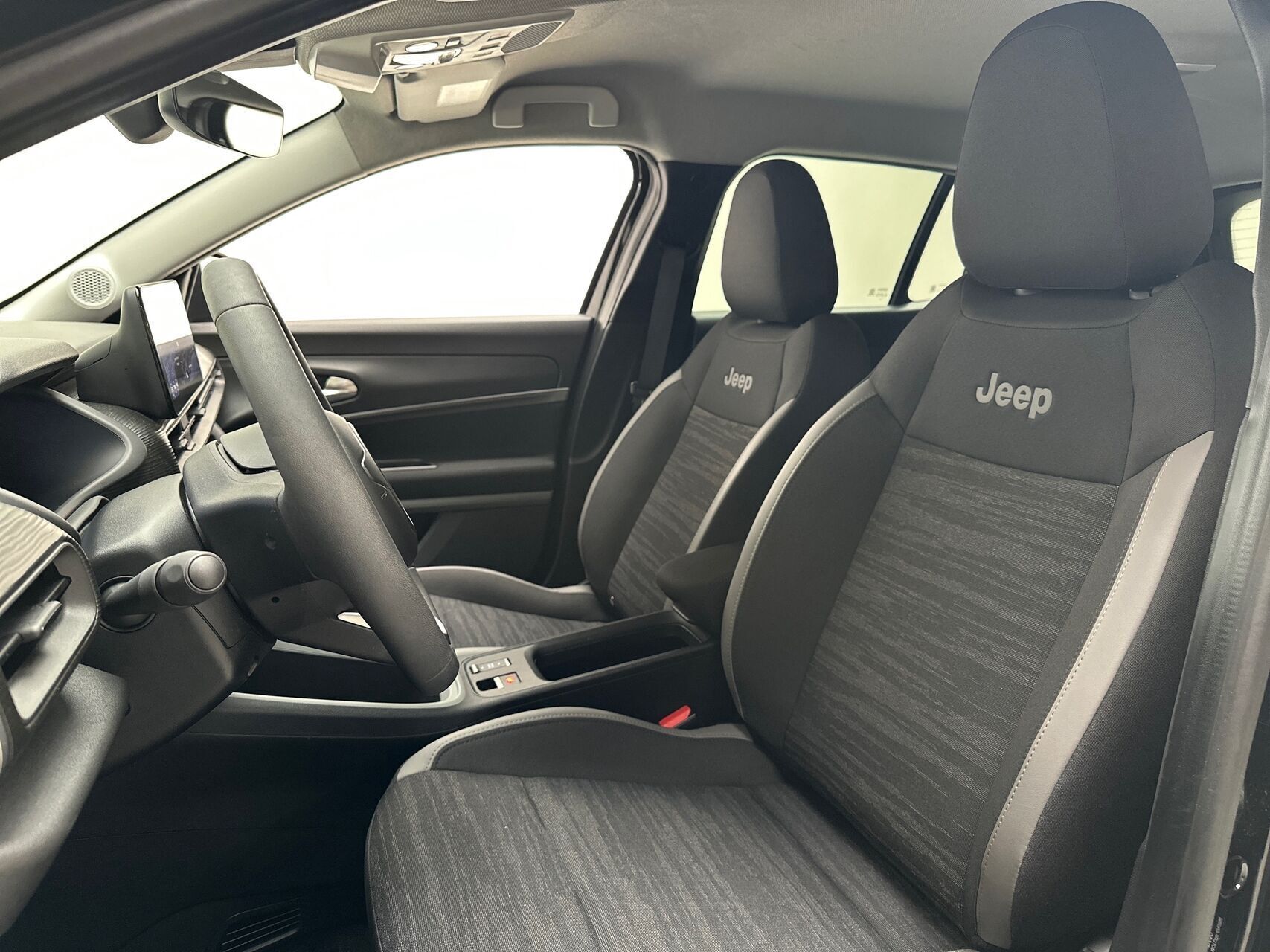 Sort Jeep Avenger fra 2023