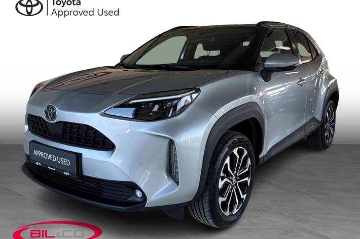 Sølv Toyota Yaris Cross fra 2024