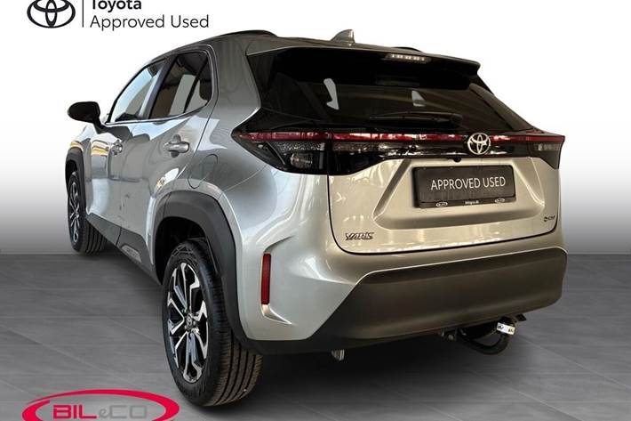 Sølv Toyota Yaris Cross fra 2024