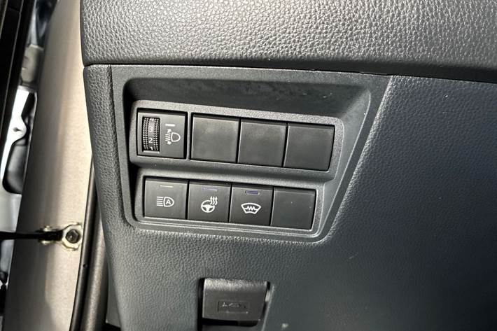 Sølv Toyota Yaris Cross fra 2024