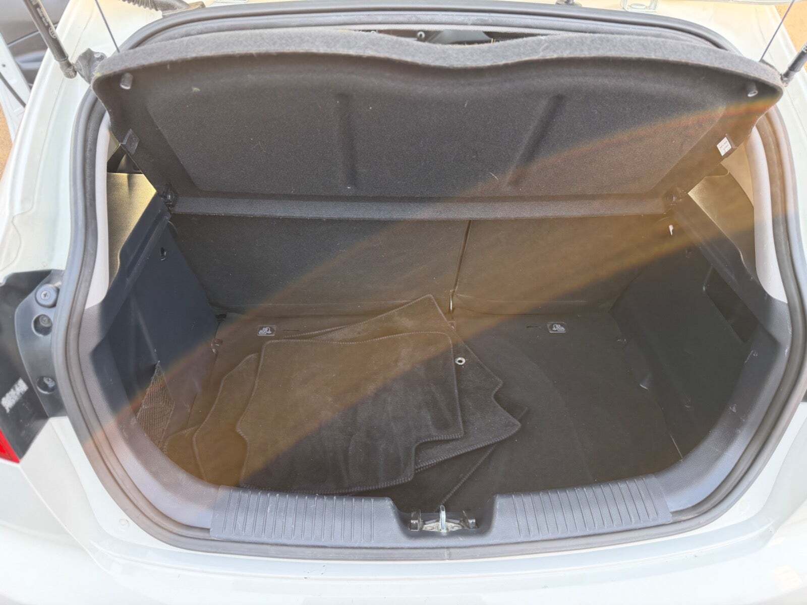 Grøn Kia Rio fra 2016