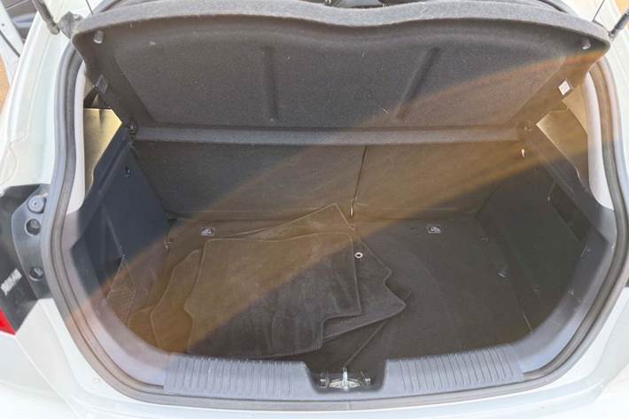 Grøn Kia Rio fra 2016