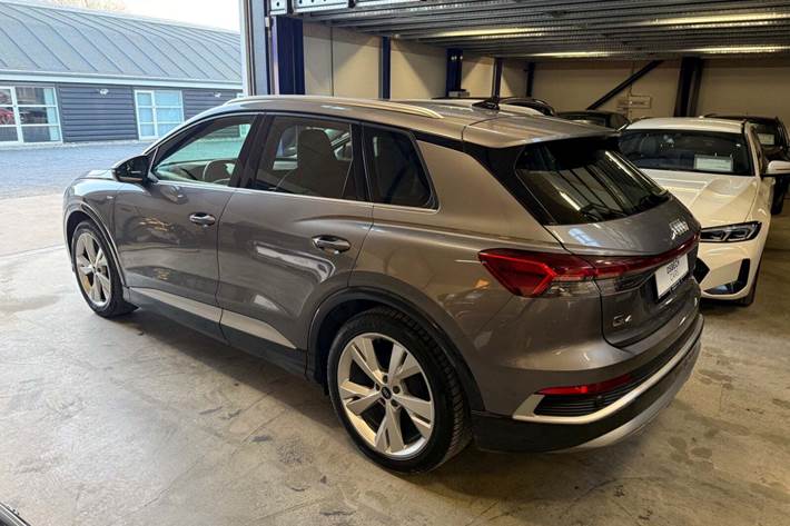 Grå Audi Q4 e-tron fra 2022
