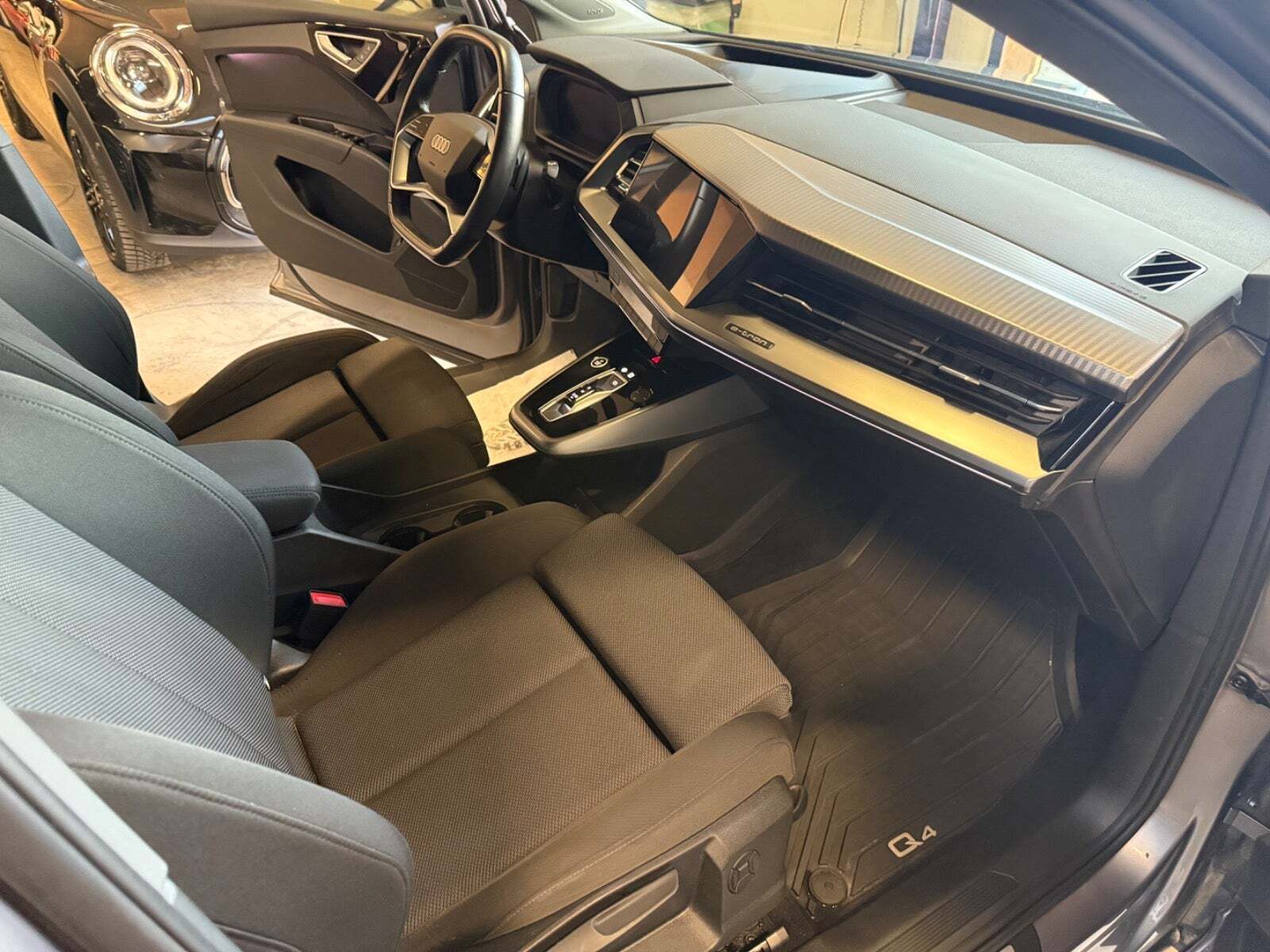 Grå Audi Q4 e-tron fra 2022