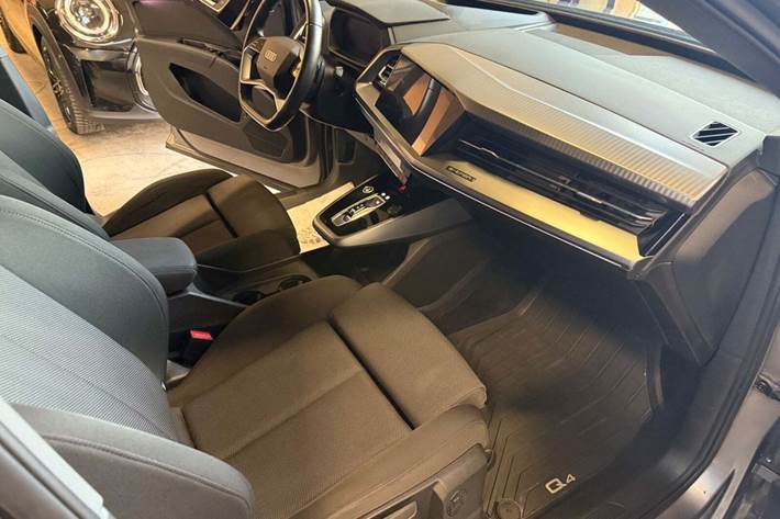 Grå Audi Q4 e-tron fra 2022