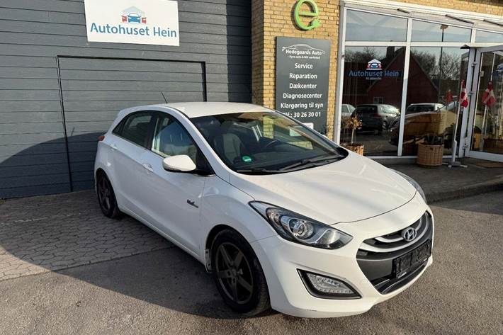 Hvid Hyundai i30 fra 2014