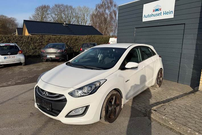 Hvid Hyundai i30 fra 2014