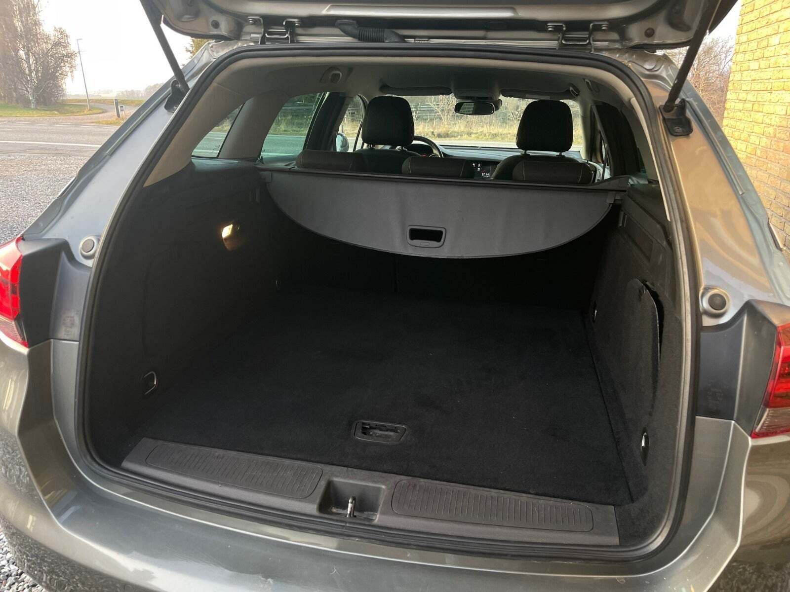 Grå Opel Astra fra 2018