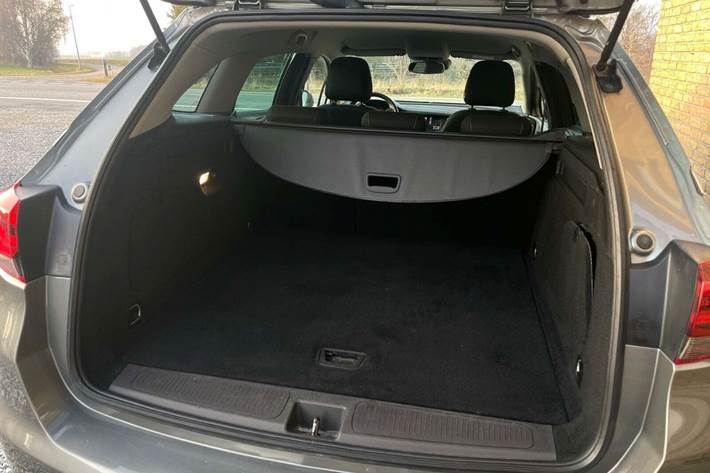 Grå Opel Astra fra 2018