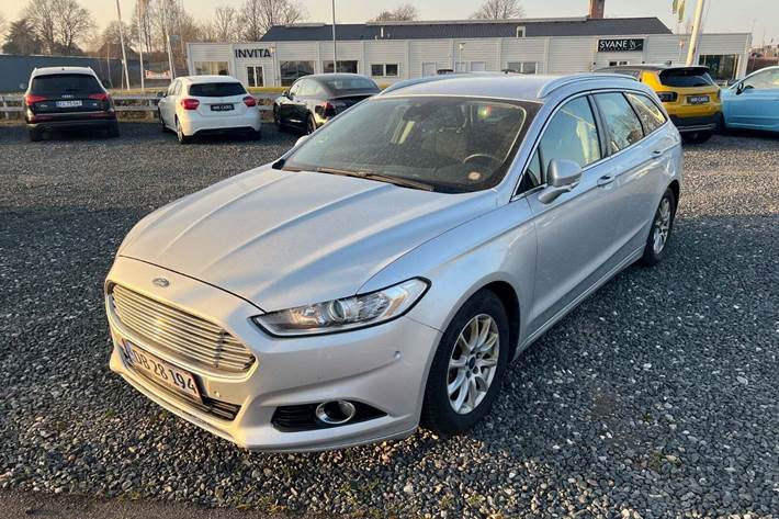 Grøn Ford Mondeo fra 2015