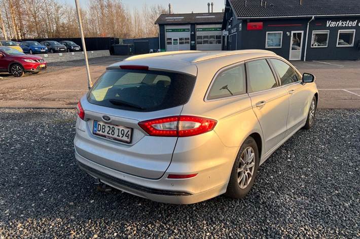 Grøn Ford Mondeo fra 2015