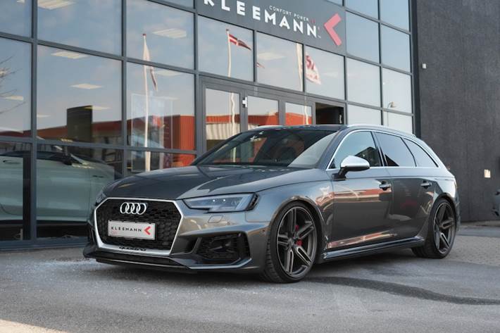 Grå Audi RS4 fra 2018