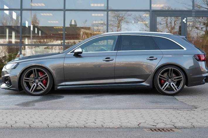 Grå Audi RS4 fra 2018