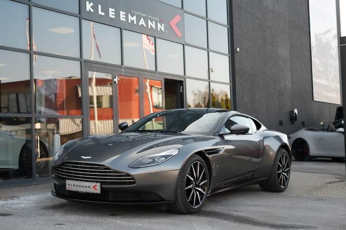 Grå Aston Martin DB11 fra 2016