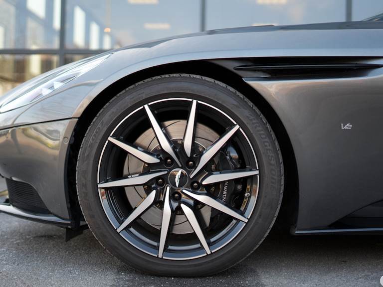 Aston Martin DB11 5,2 V12 Coupé aut.