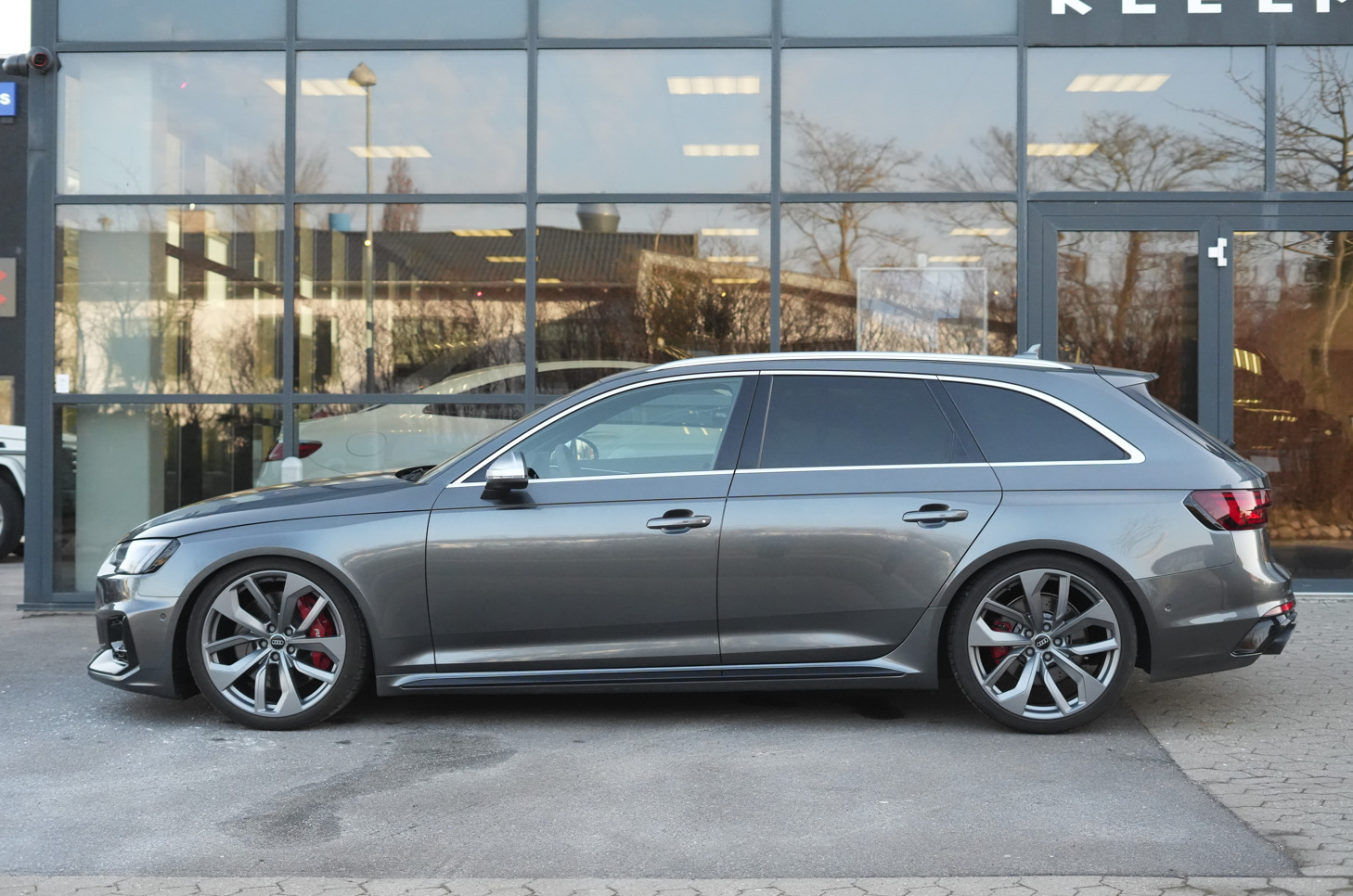 Grå Audi RS4 fra 2018