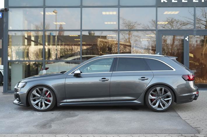 Grå Audi RS4 fra 2018