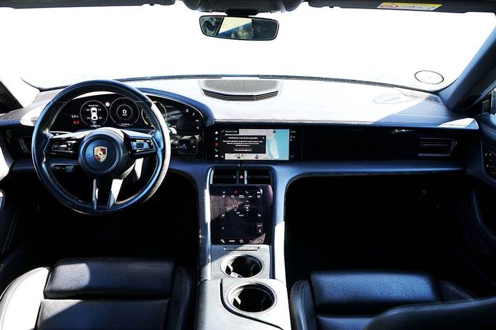 Hvid Porsche Taycan 4S fra 2020