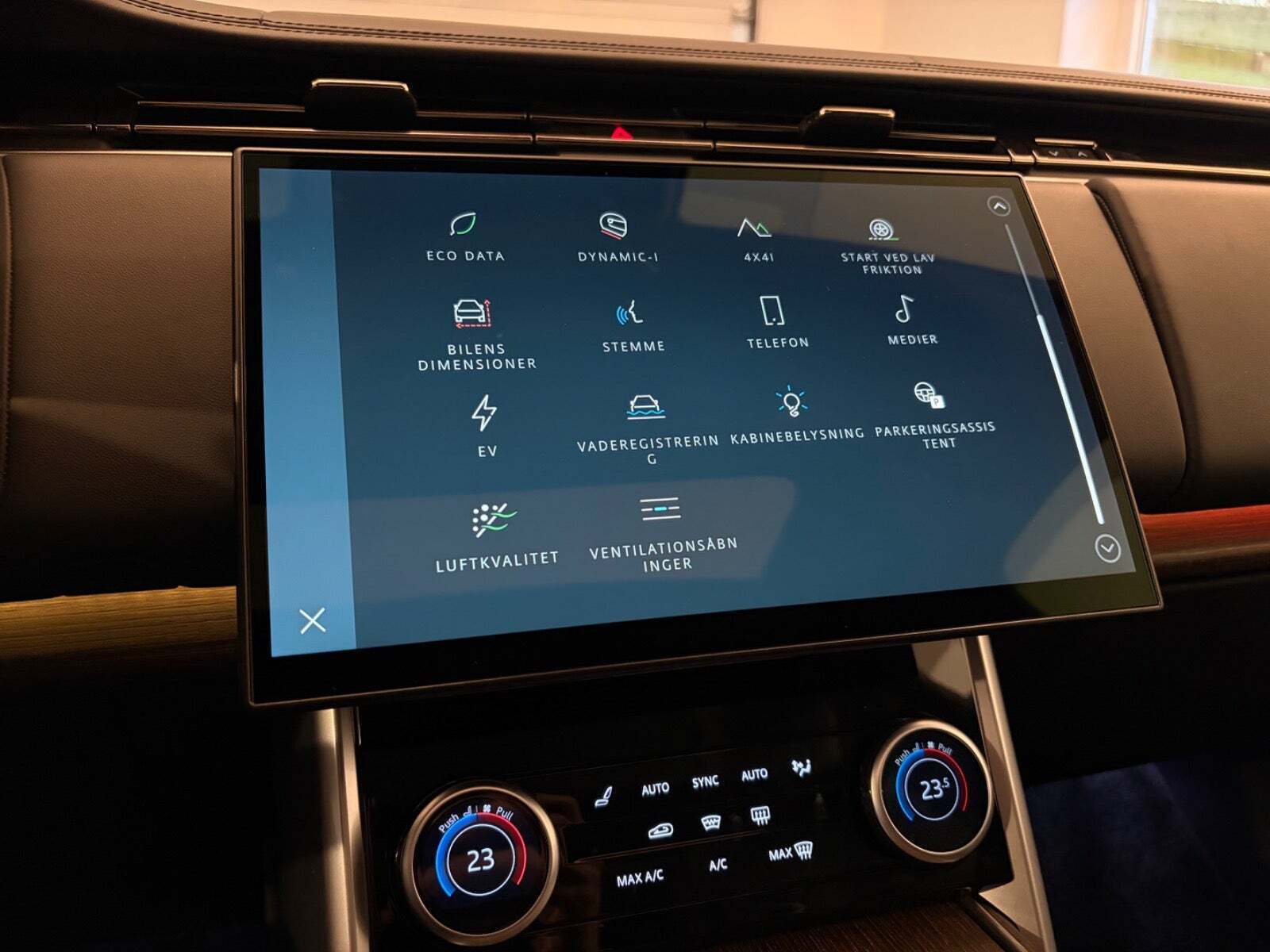 Beige Land Rover Range Rover fra 2023