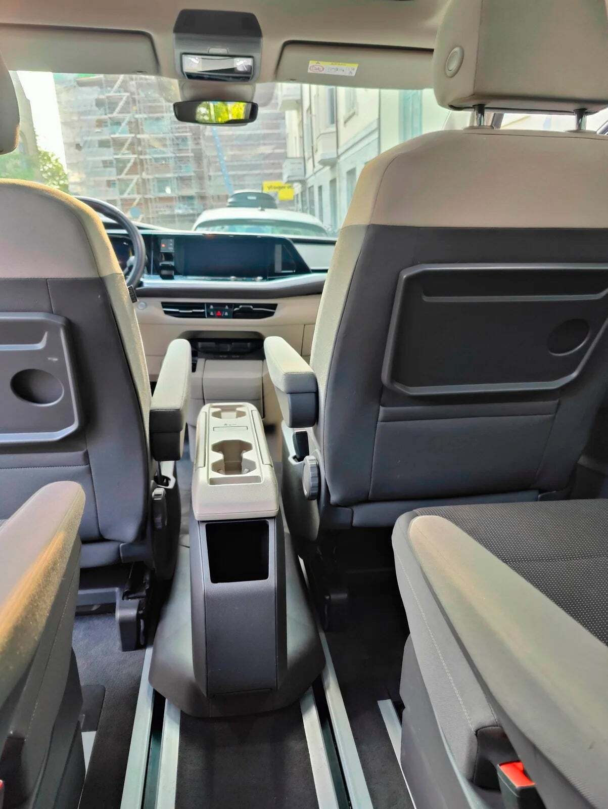 Sort VW Multivan fra 2023