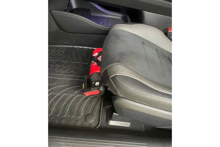 Blå Mercedes EQE350 fra 2024