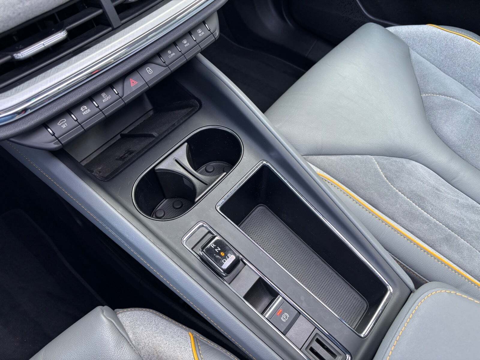 Blå Skoda Enyaq fra 2022