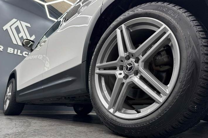 Hvid Mercedes EQB250 fra 2023