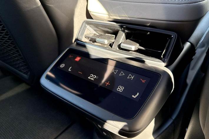 Sort Polestar 4 fra 2026