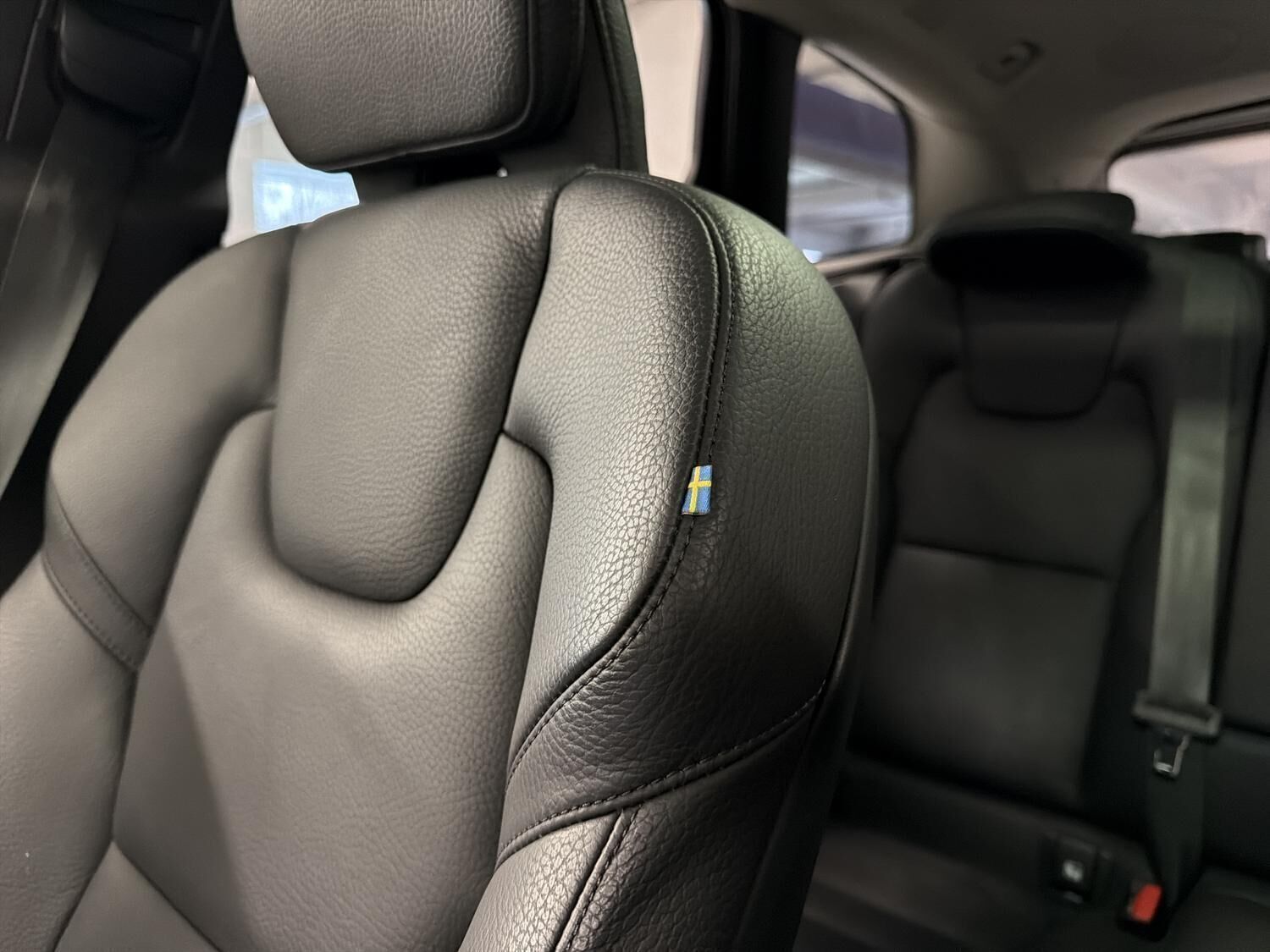 Sølv Volvo XC60 fra 2023