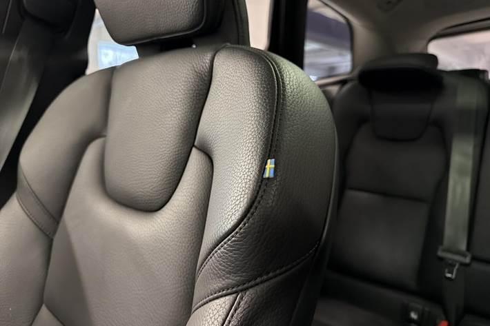 Sølv Volvo XC60 fra 2023