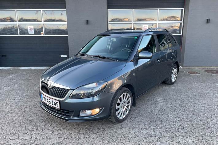 Grå Skoda Fabia fra 2015